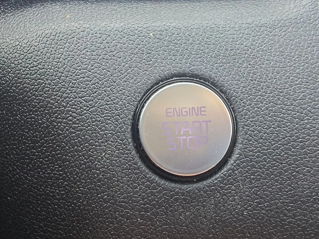 Used 2022 White Kia S image 30