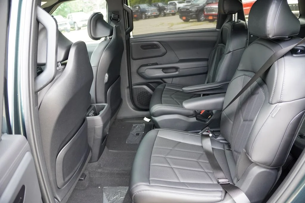 New 2027 Black Jade Green Kia X-Line EX image 11