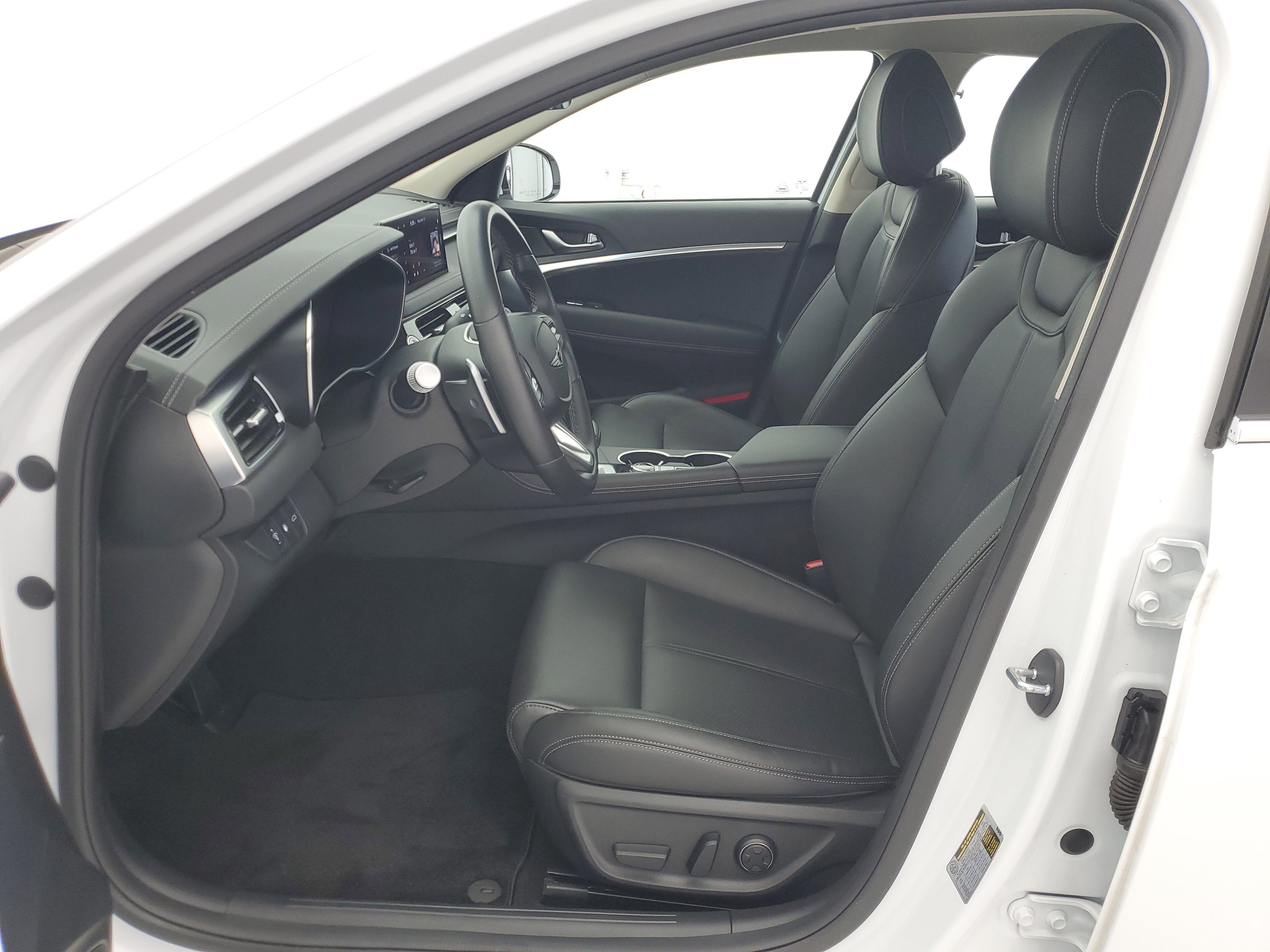 2025 GENESIS G70 Standard - Photo 17