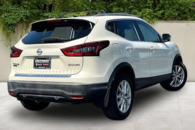 Used 2020 White Nissan SV image 6