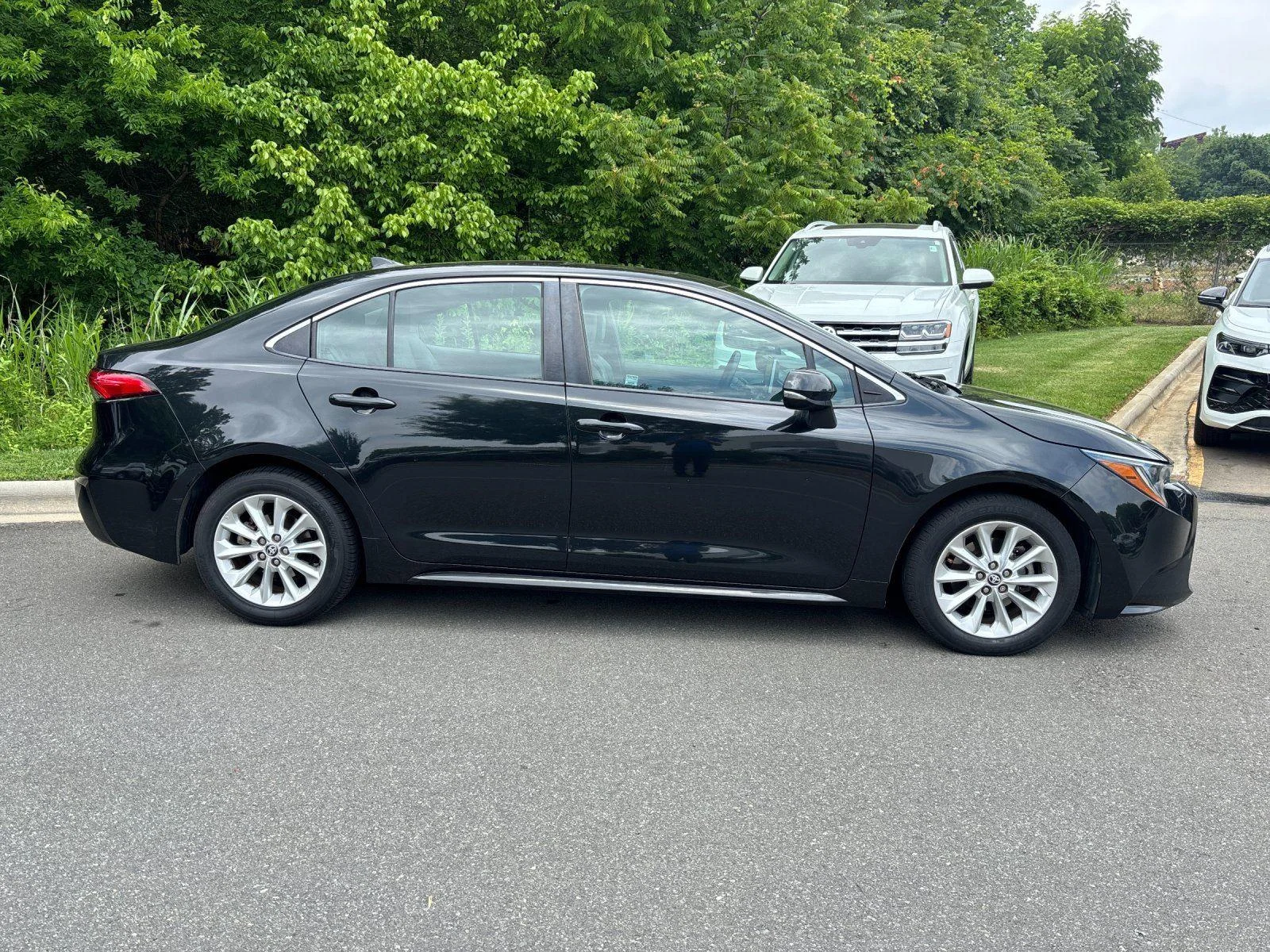 Used 2020 Black Sand Pearl Toyota XLE image 6