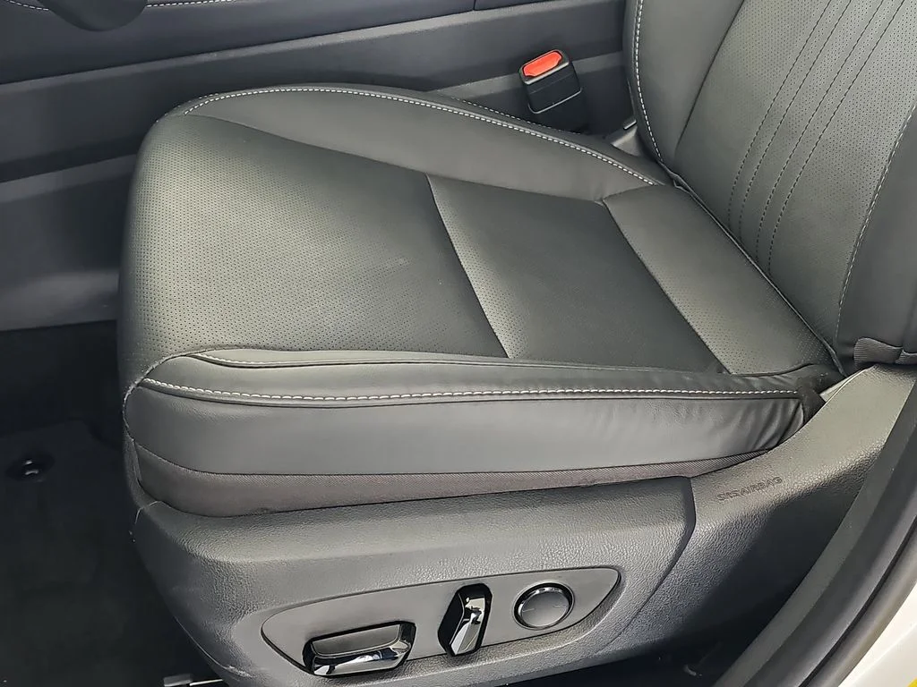Used 2025 White Lexus 350 Premium image 27