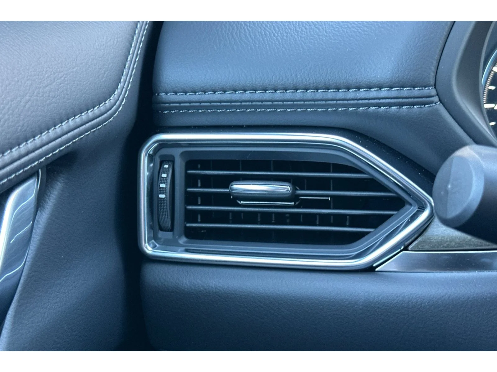 Used 2025 Deep Crystal Blue Mica Mazda 2.5 Turbo Signature image 30