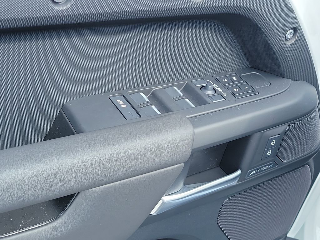 New 2026 Fuji White Land Rover S image 24