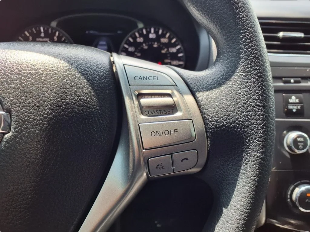 Used 2014 White Nissan 2.5 S image 11