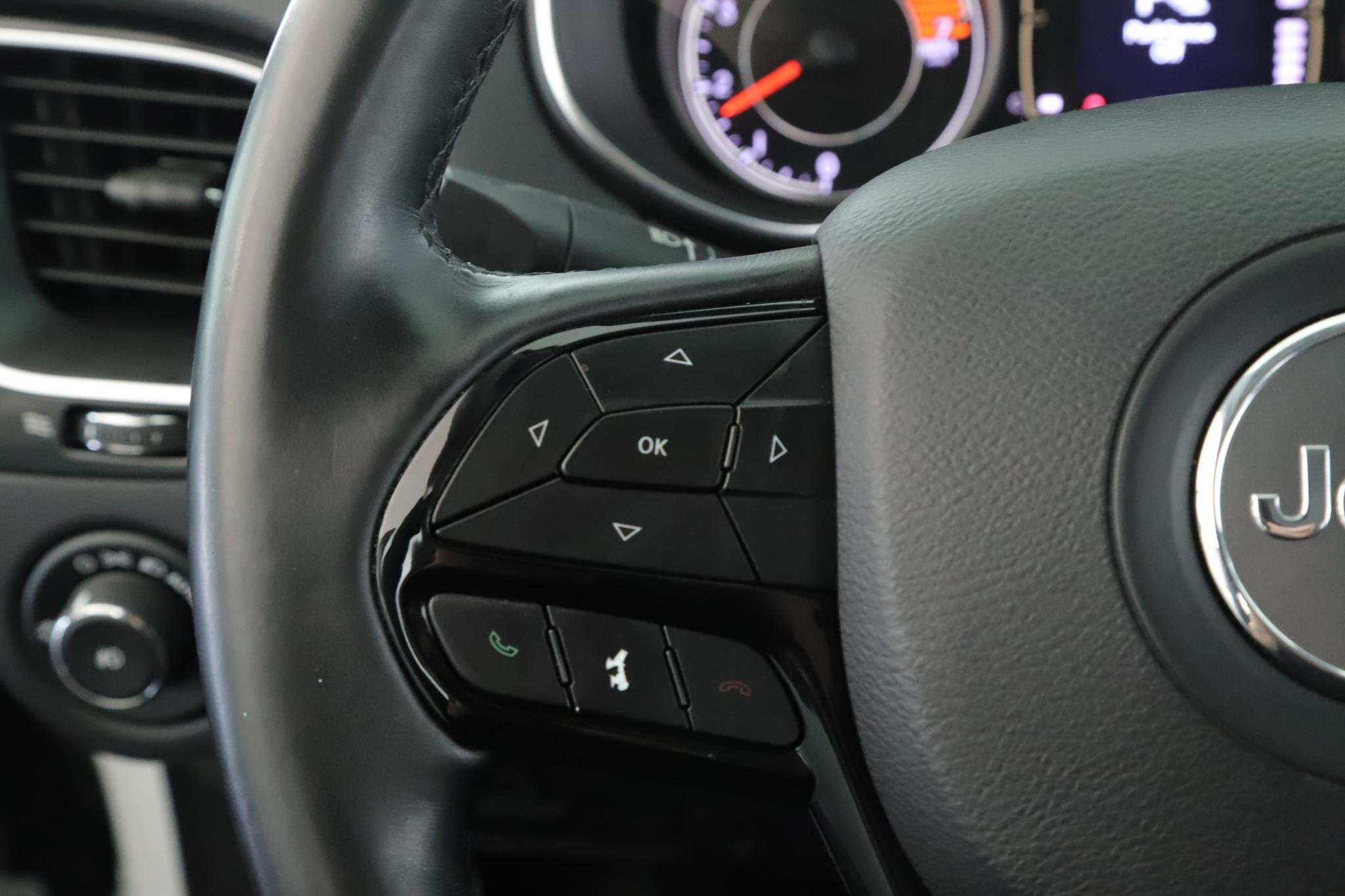 Used 2019 Bright White Clearcoat Jeep Altitude 4x4 image 9