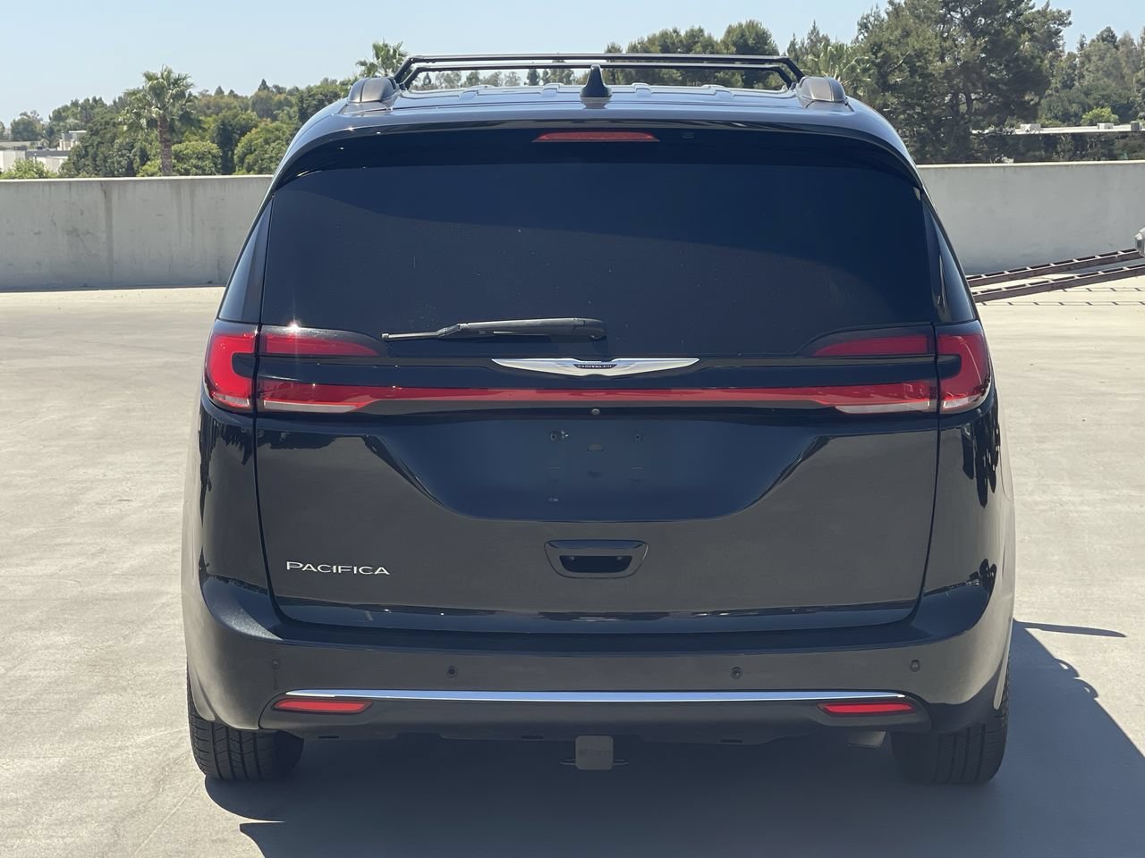 Used 2022 Brilliant Black Crystal Pearlcoat Chrysler Touring L image 4