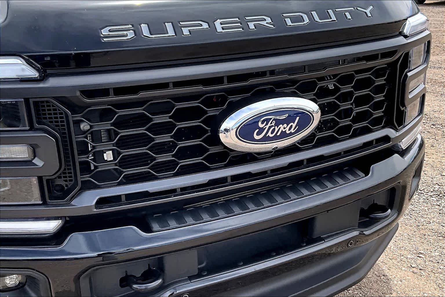 Used 2025 Agate Black Metallic Ford Platinum image 26