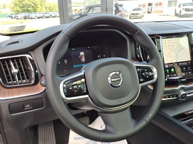 2024 Volvo XC60 Plus - Photo 11