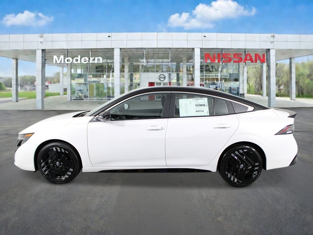 New 2027 Aspen White Tricoat/Super Black Nissan SR image 2