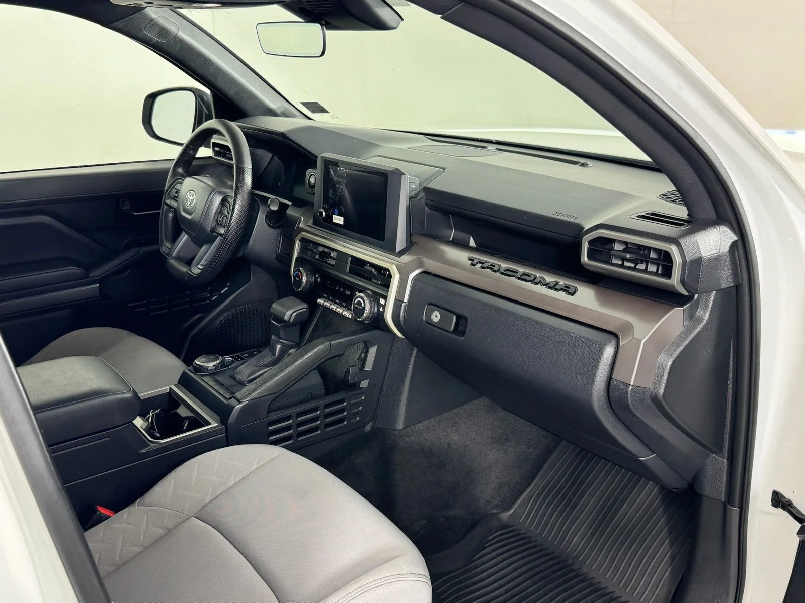 Used 2024 White Toyota SR5 image 25