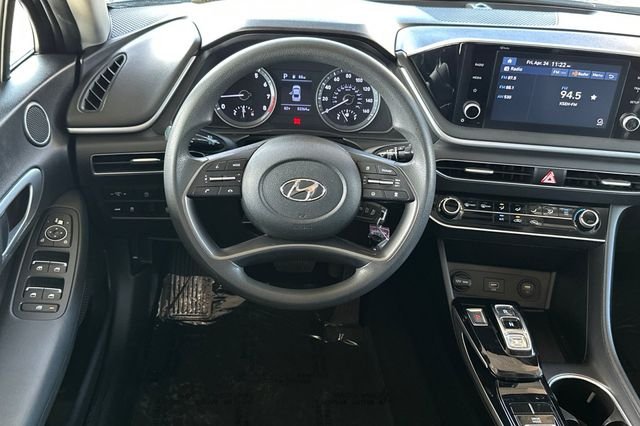 Used 2021 Gray Hyundai SE image 13