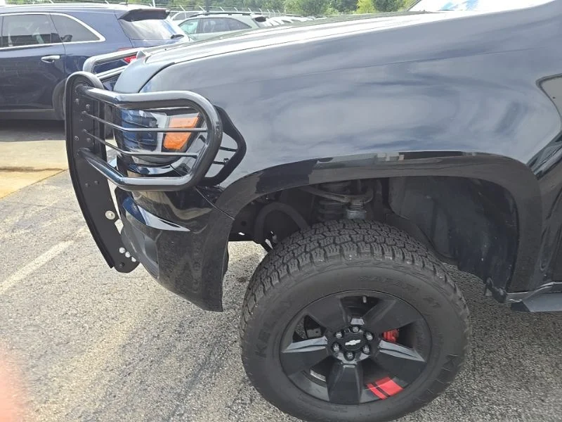 Used 2015 Black Chevrolet Z71 image 10