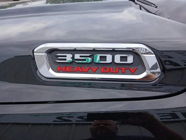 New 2026 Diamond Black Crystal Pearl-Coat Exterior Paint RAM Tradesman image 9