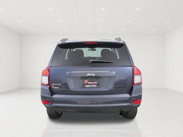 Used 2015 Gray Jeep Altitude image 6