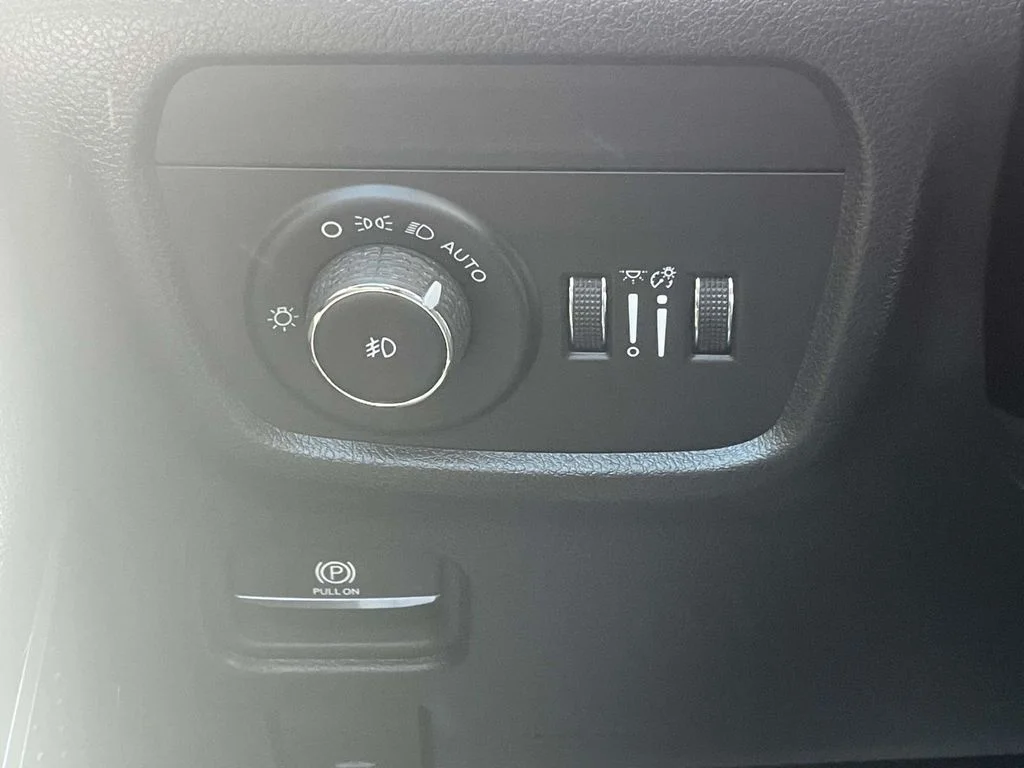 Used 2024 Silver Jeep Limited image 31