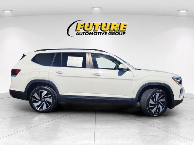 Used 2025 White Volkswagen 2.0T SE w/Technology image 3