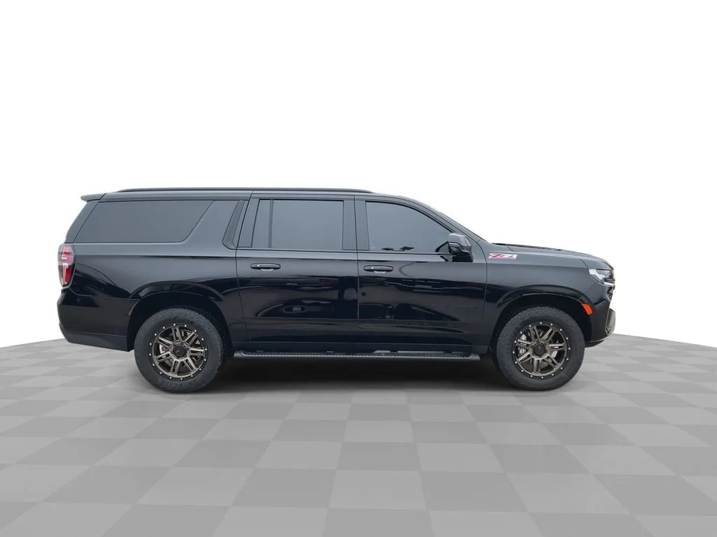 2023 Chevrolet Suburban Z71 - Photo 9