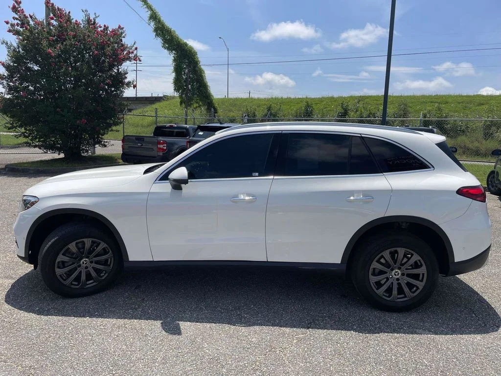 Used 2024 White Mercedes-Benz GLC 300 image 6
