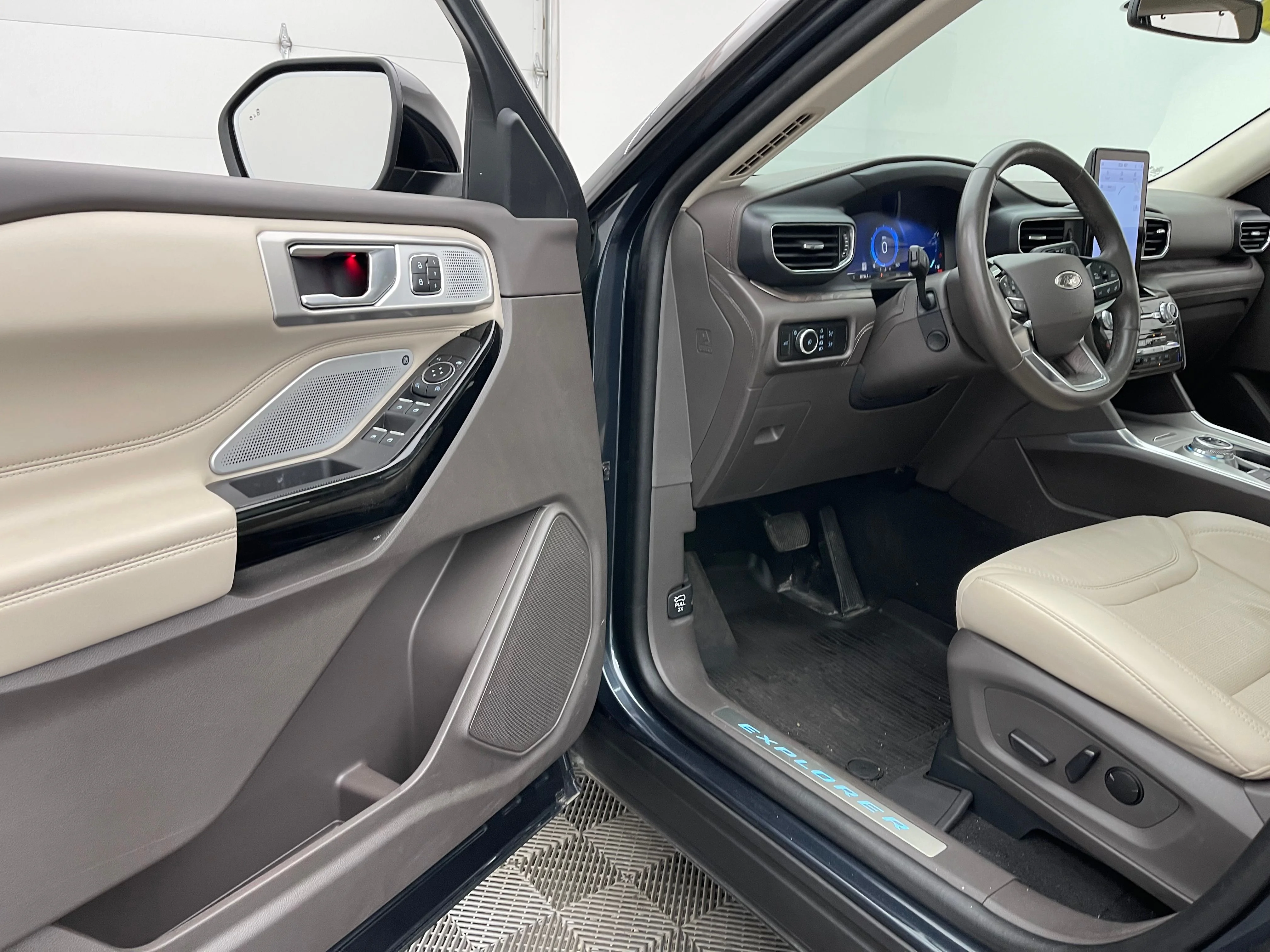 Used 2024 Blue Metallic Ford Platinum image 18