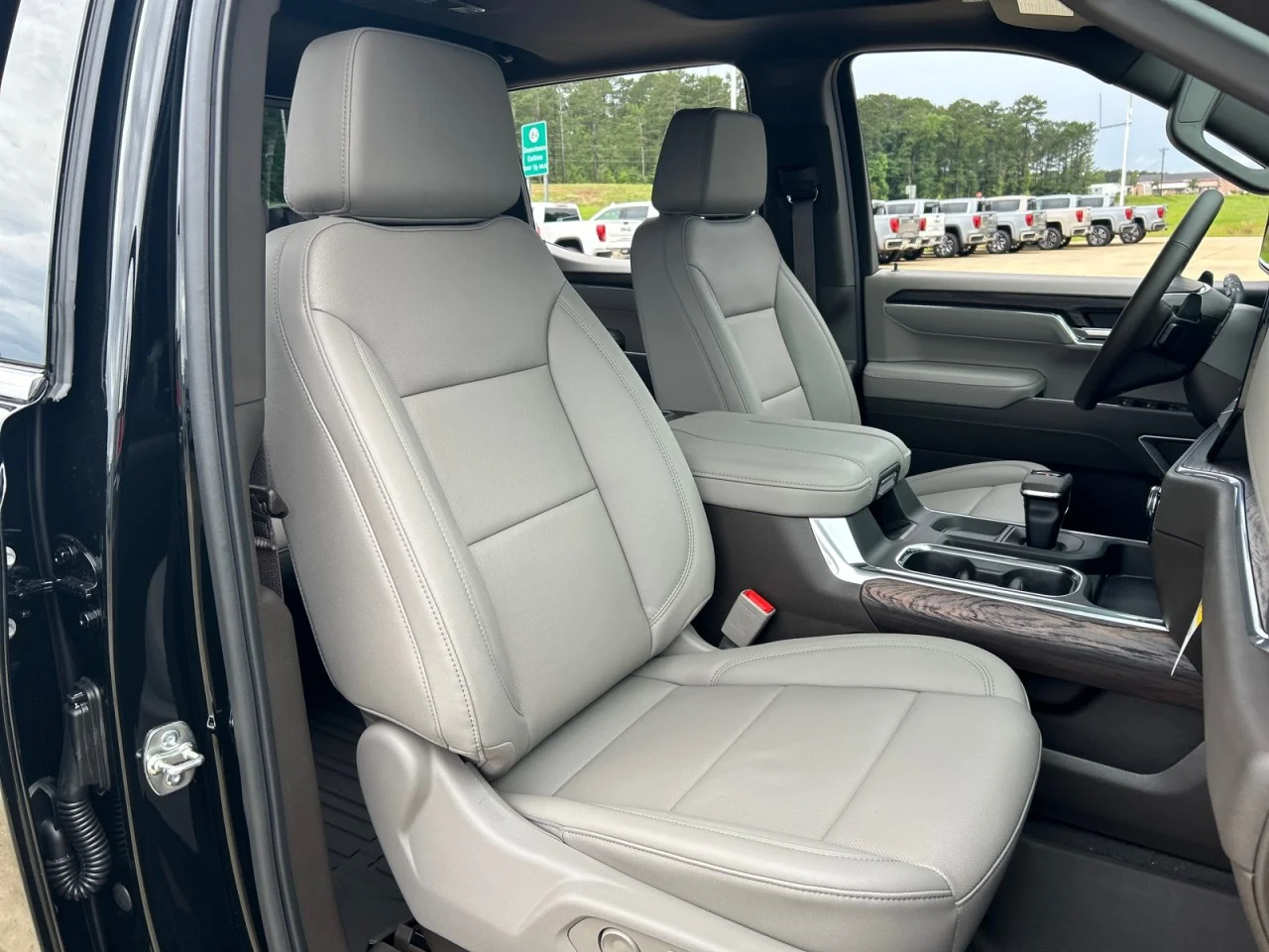 New 2026 Onyx Black GMC SLT image 18