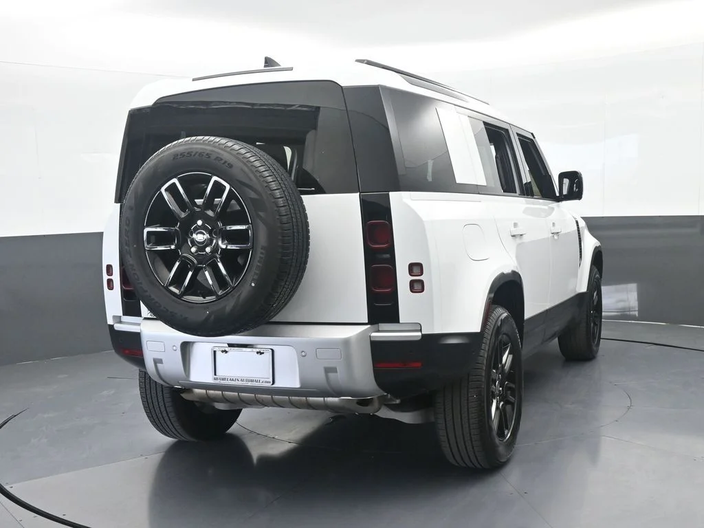 Used 2025 White Land Rover S image 5