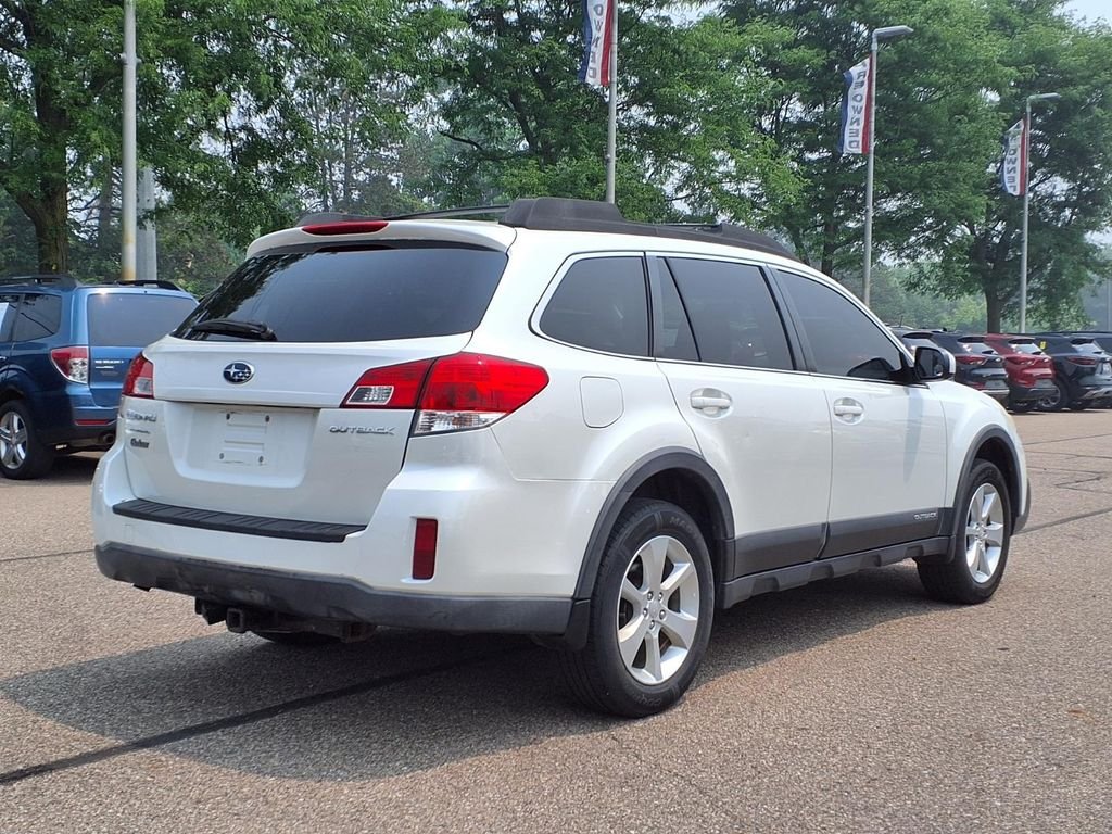 Used 2013 White Subaru 2.5i Premium image 4