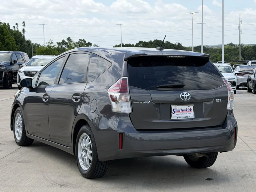 Used 2017 Gray Toyota Three image 4