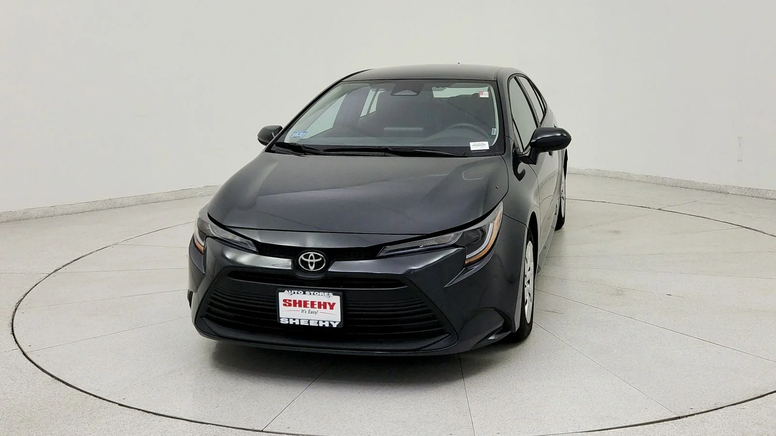 Used 2025  Toyota LE image 2