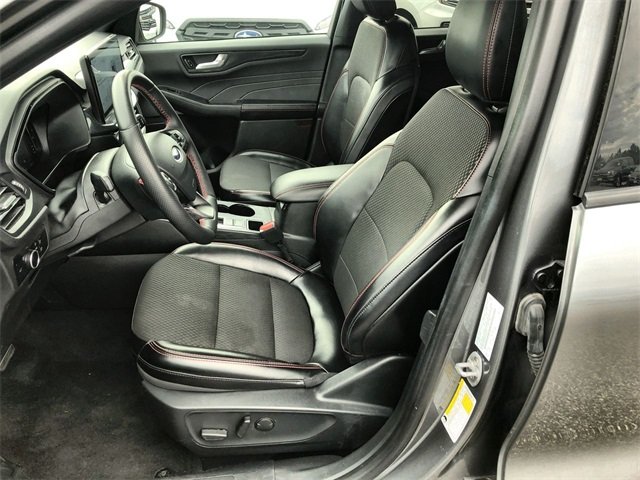 2024 Ford Escape ST-Line photo 2