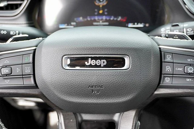 New 2026 Diamond Black Crystal Pearlcoat Jeep Limited image 39