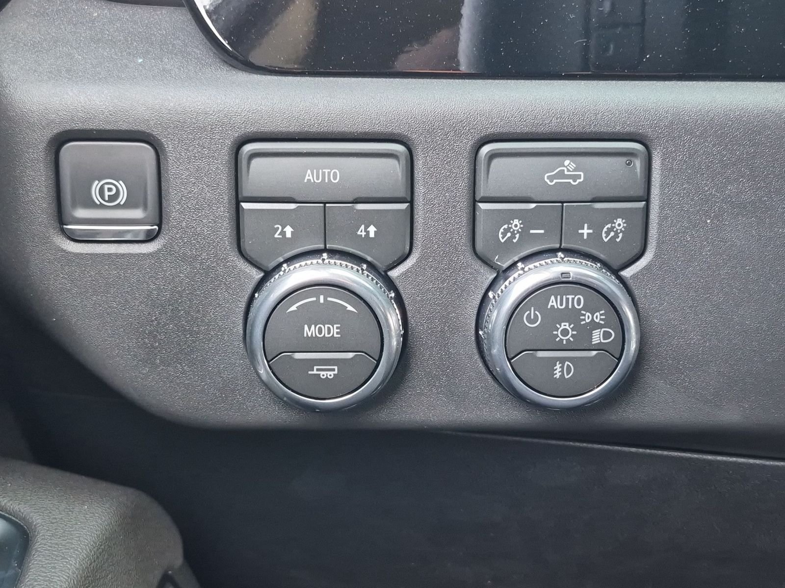 New 2026 Onyx Black GMC Elevation image 17