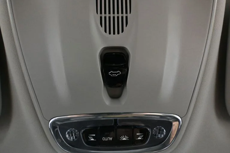 2022 Volvo S60 R-Design Expression - Photo 34