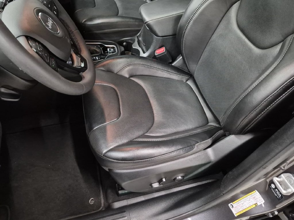 Used 2023 Gray Jeep Altitude image 23