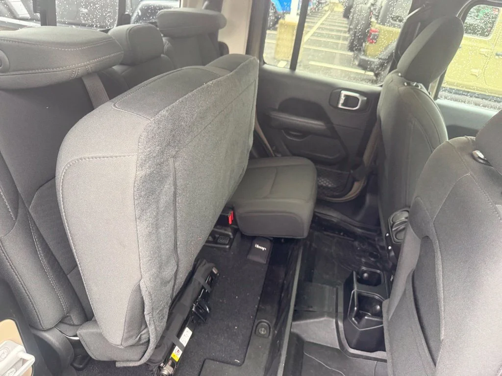 Used 2020 Green Jeep Overland image 56