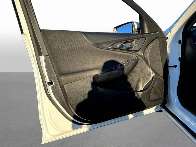 Used 2025 White Chevrolet LT image 23