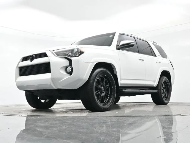 Used 2019 Super White Toyota SR5 image 25