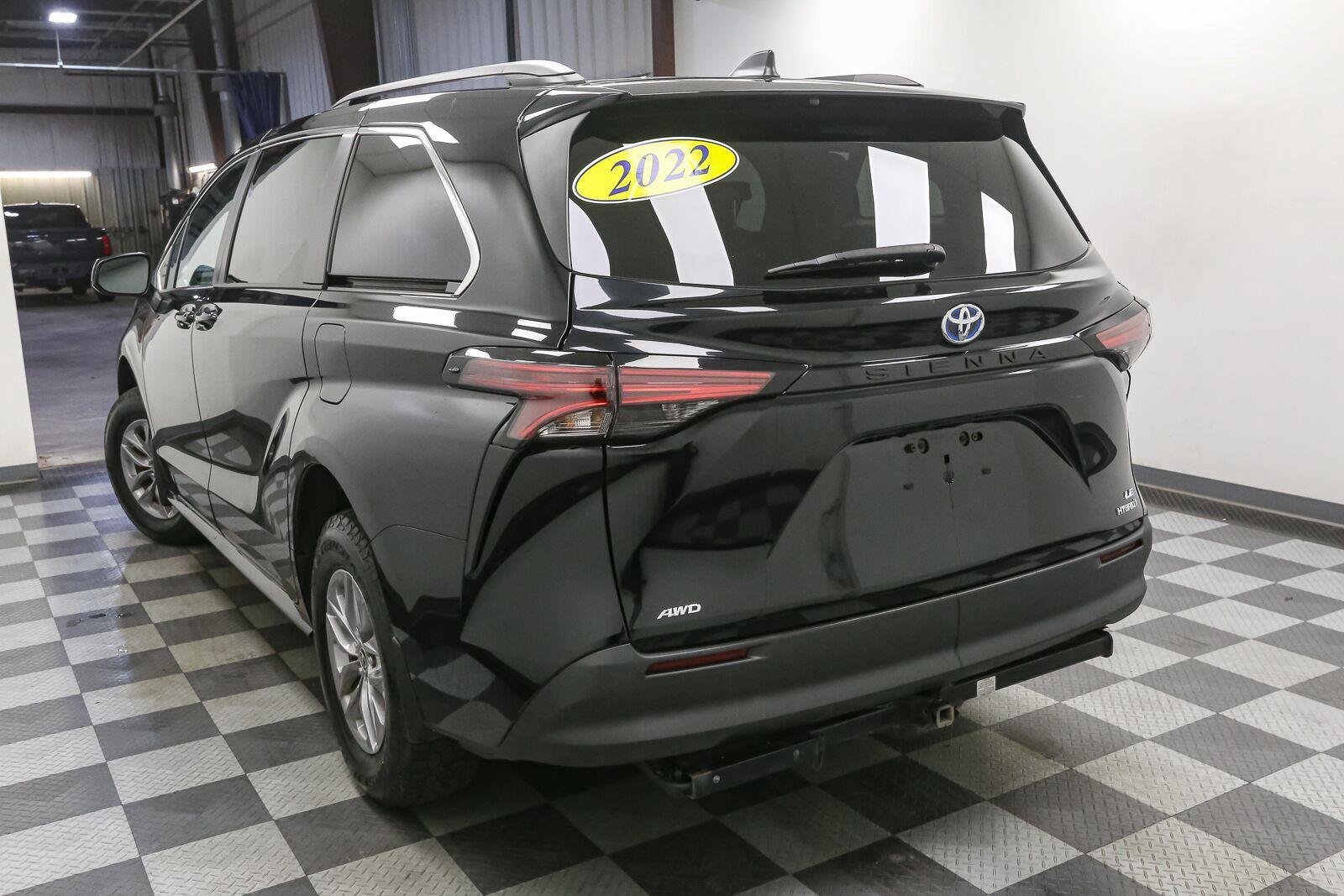 Used 2022 Midnight Black Metallic Toyota LE 8-Passenger image 8