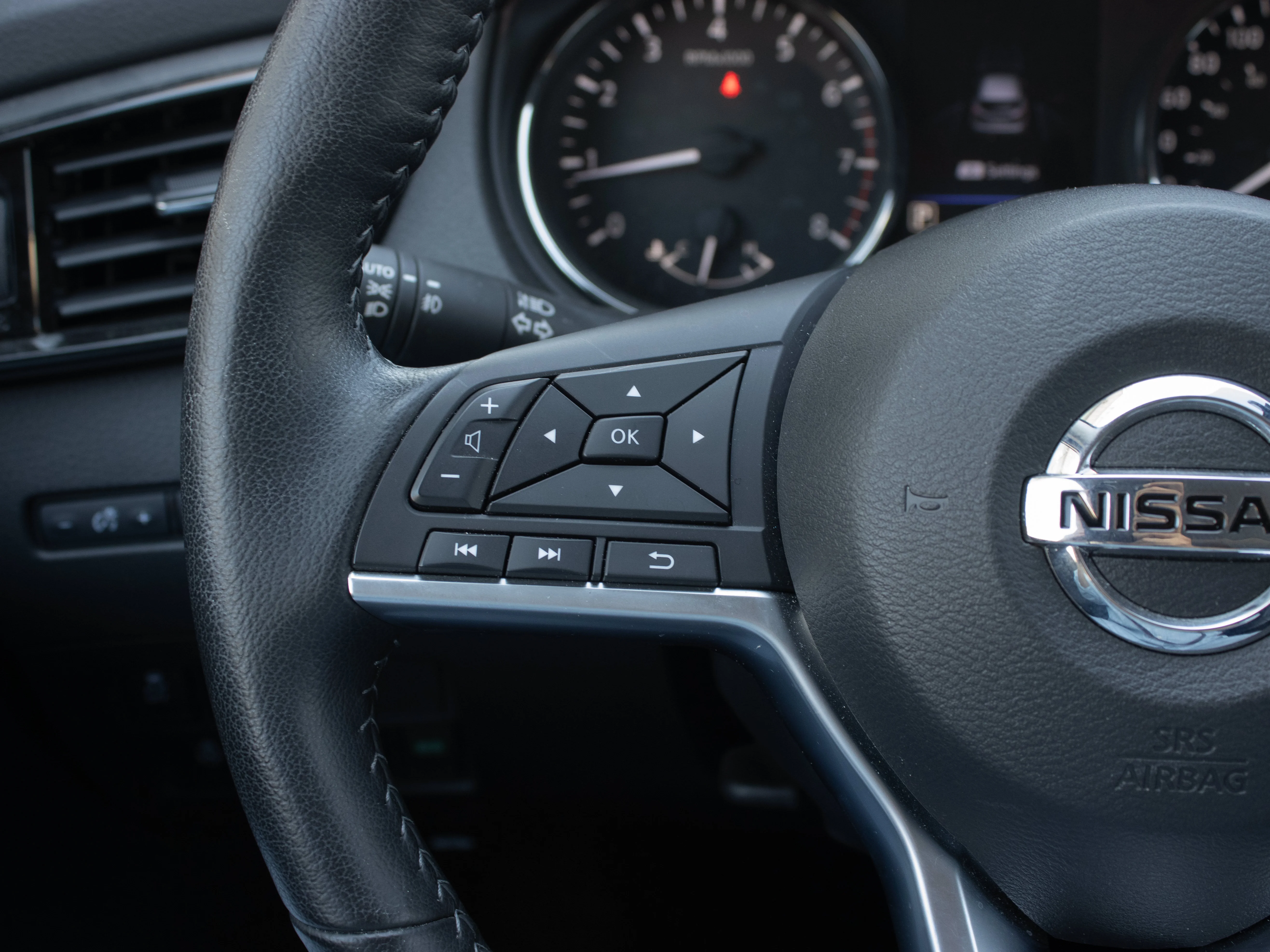 Used 2023 Black Nissan SL* | AWD | Leather Seats | Heated Seats & Steering Wheel | Sunroof | Navigation | image 19