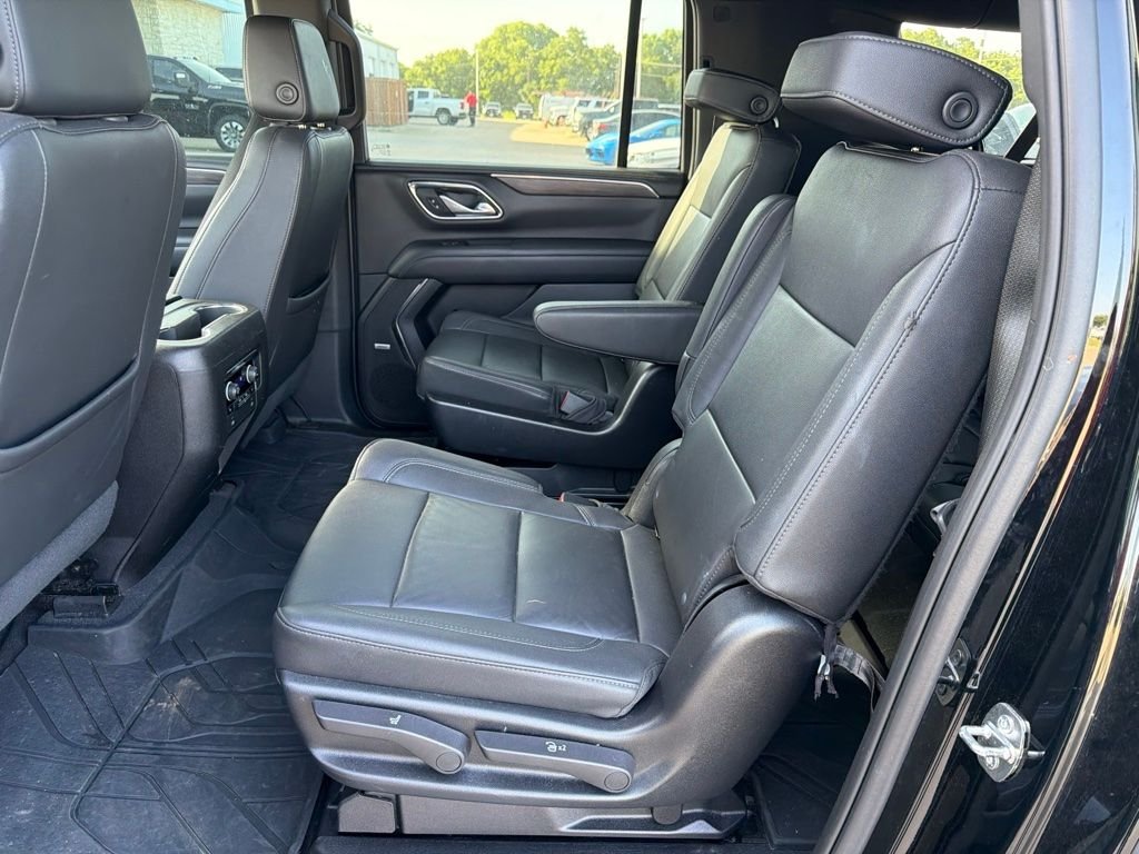 Used 2022 Black Chevrolet Z71 image 11