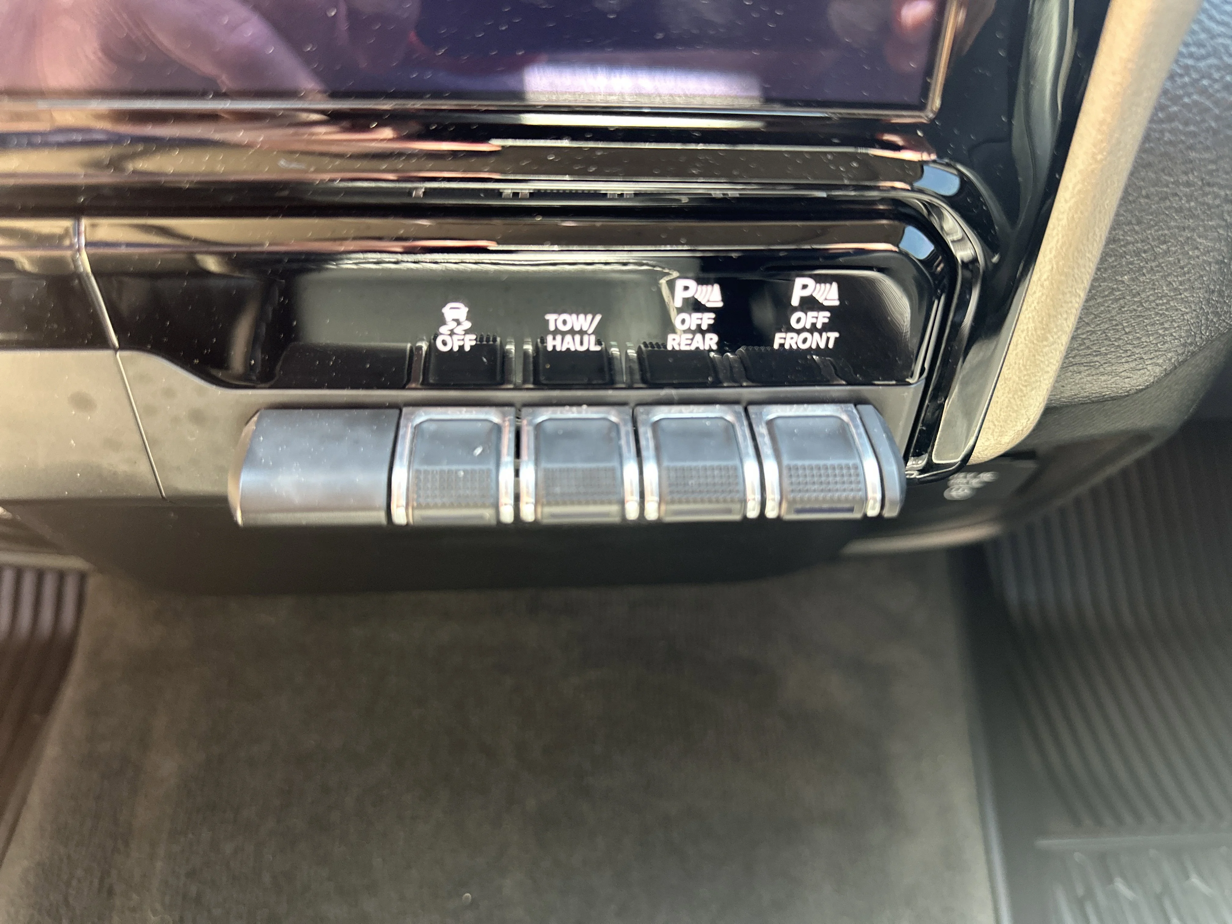 Used 2020 Diamond Black Crystal Pearlcoat Ram Laramie image 10