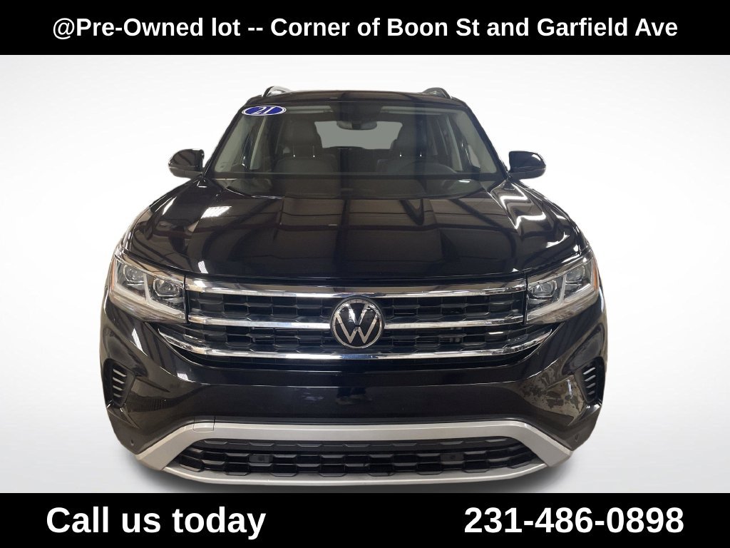 Used 2021 Black Volkswagen 3.6L V6 SE w/Technology image 8