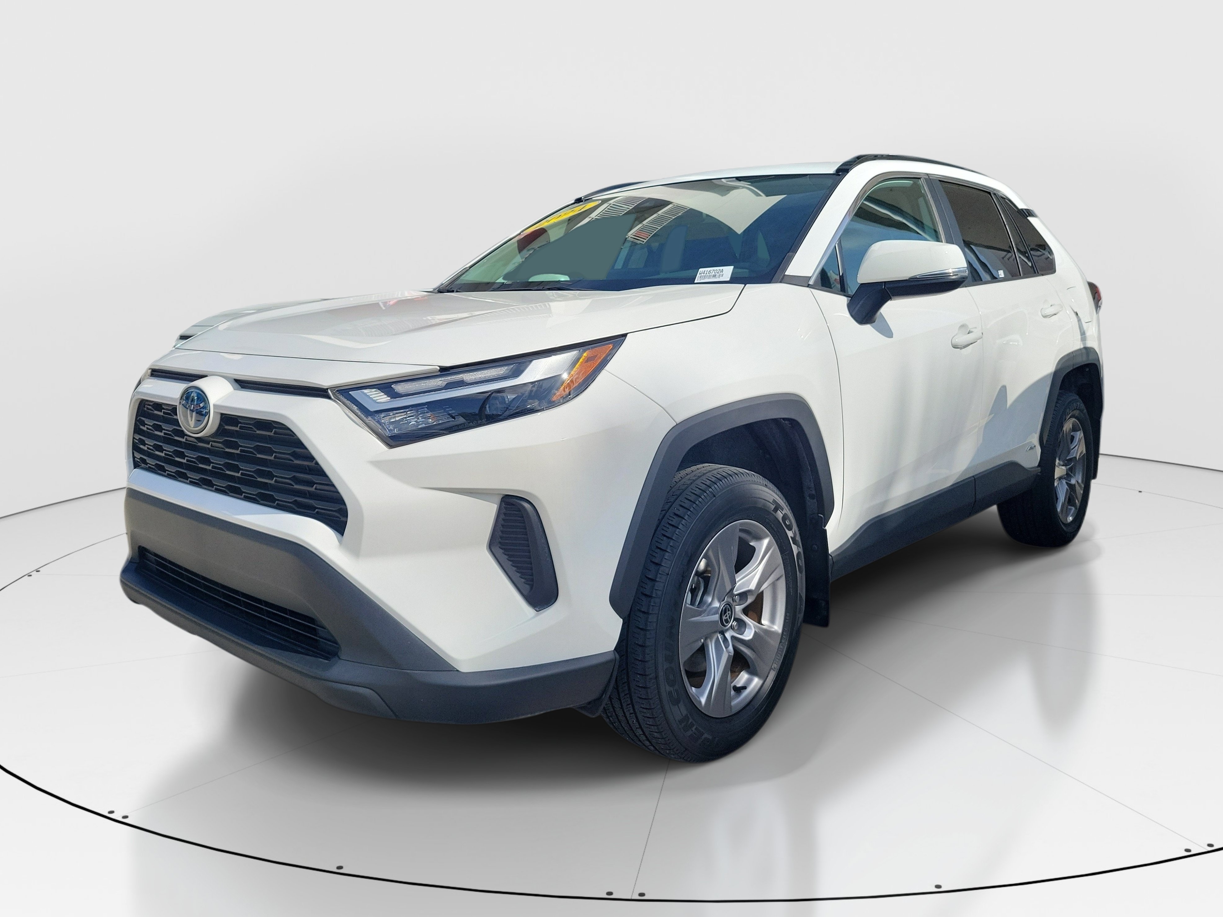 Used 2024 Ice Toyota Hybrid XLE image 3