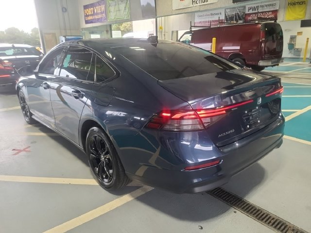 Certified Used 2025 Canyon River Blue Met Honda SE image 3