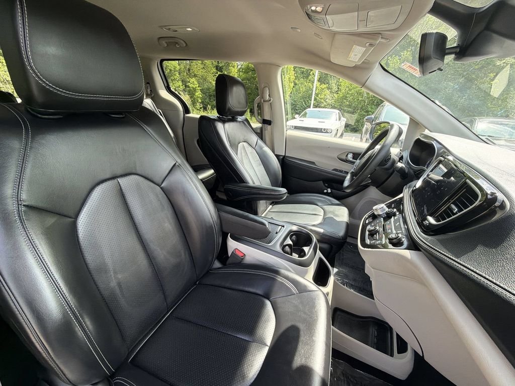 Used 2023 White Chrysler Touring L image 27