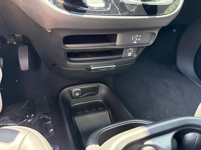 2026 Chrysler Pacifica Select - Photo 21