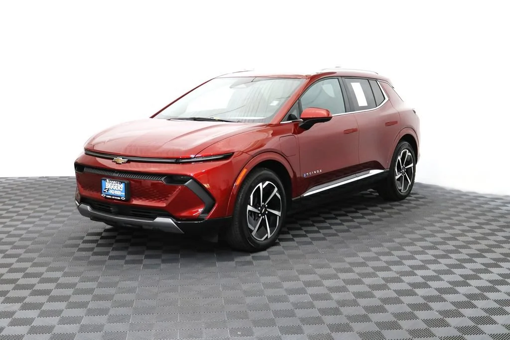 Used 2025 Radiant Red Tintcoat Chevrolet LT image 3