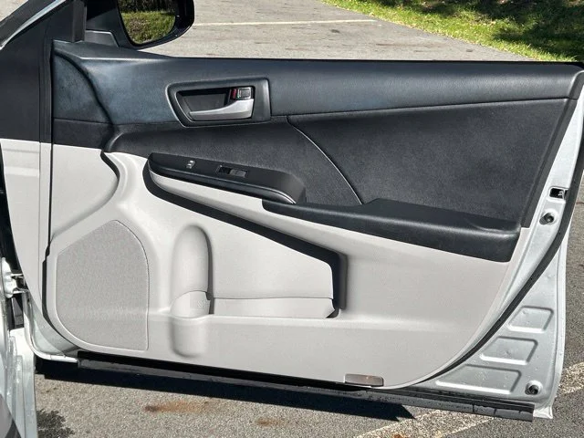 Used 2012 Silver Toyota LE image 22