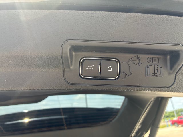Used 2023 Green Ford XLT image 19