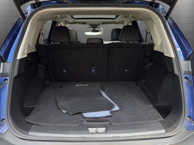 Used 2022 Blue Nissan SV image 12
